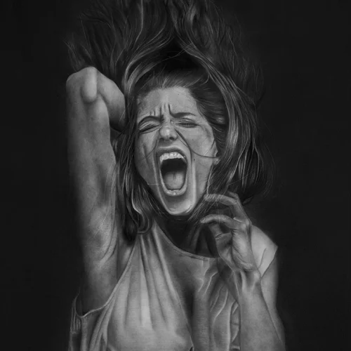 „LIBERATION“ – Bleistift- und Kohlezeichnung von Elena Weiskar (2021), emotionales Porträt einer schreienden Frau, Symbol für innere Befreiung – als Fine Art Kunstdruck erhältlich.