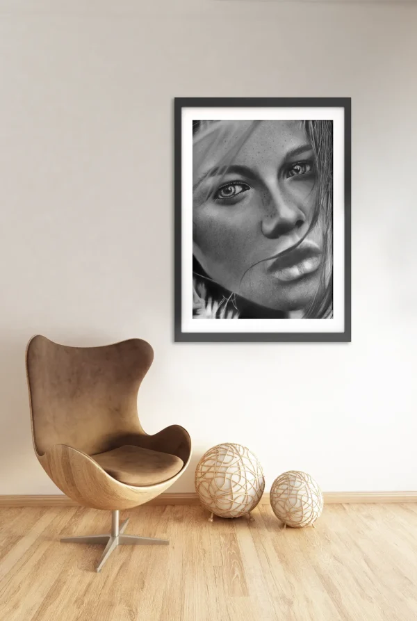 „MEMORY“ von Elena Weiskar als gerahmter Kunstdruck – hyperrealistische Zeichnung in moderner Wohnumgebung als Wandbild visualisiert.